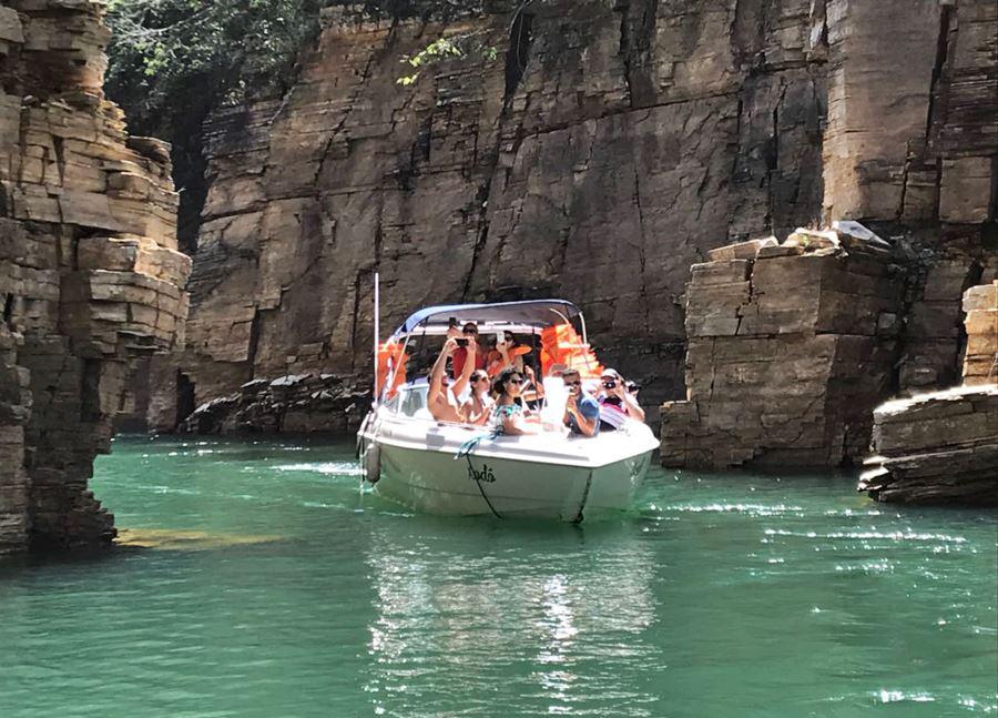 Pacote em Capitólio Passeio de Lancha Canyons e Cachoeiras 4